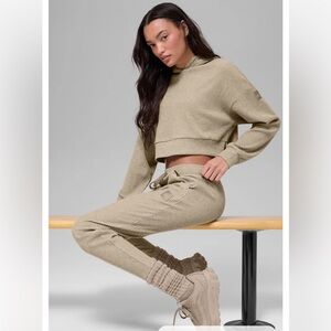 Alo Muse Hoodie Crop & Sweatpant Jogger Set in Gravel Heather